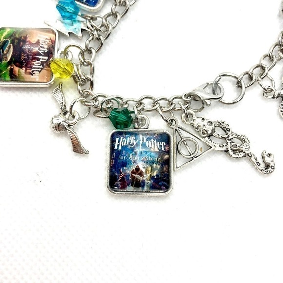 Harry Potter Special Edition Cover Charm Bracelet - Picture 3 of 10